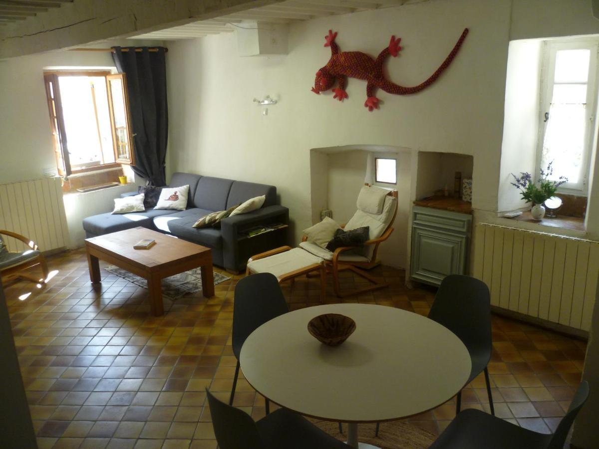 Une Maison Dans Le Village Ribiers Exterior foto